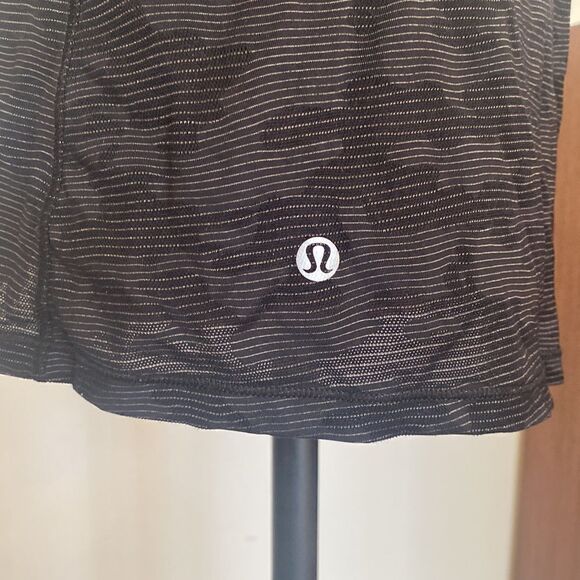 Lululemon sz 6 Miles Ahead Tank Top Camo black worn tied or open excellent cond - Picture 7 of 9